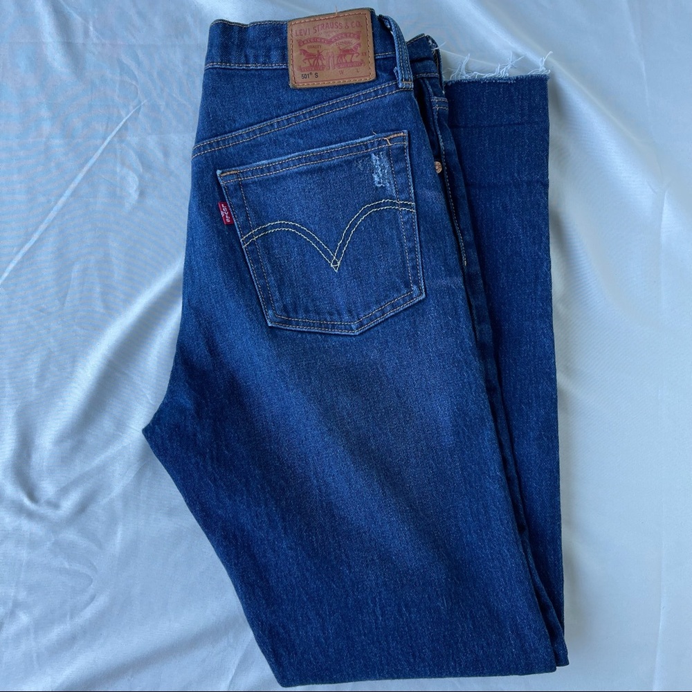501 Levi’s button fly high waist straight leg raw hem size 6